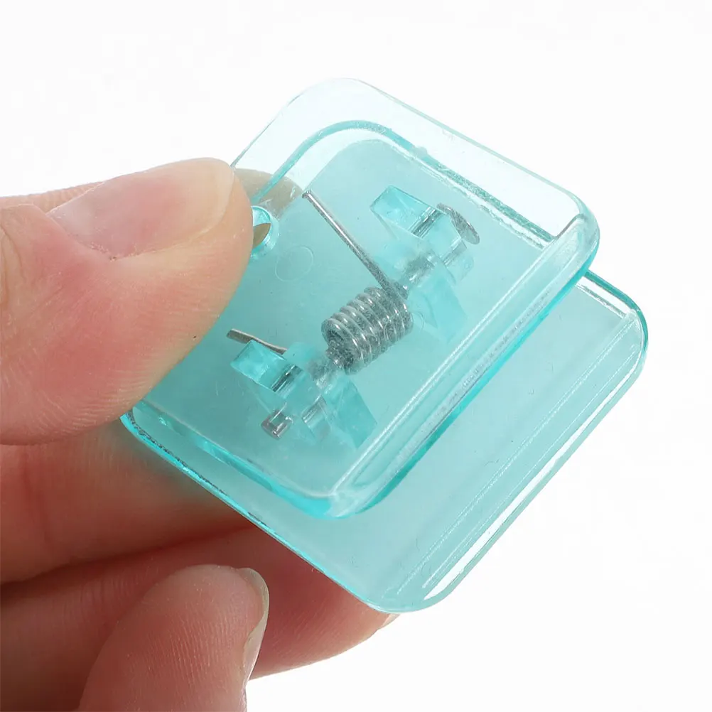 

Pee Pad Holder Dog Training Floor Protection Clips Potty for Dogs Gasket Supplies