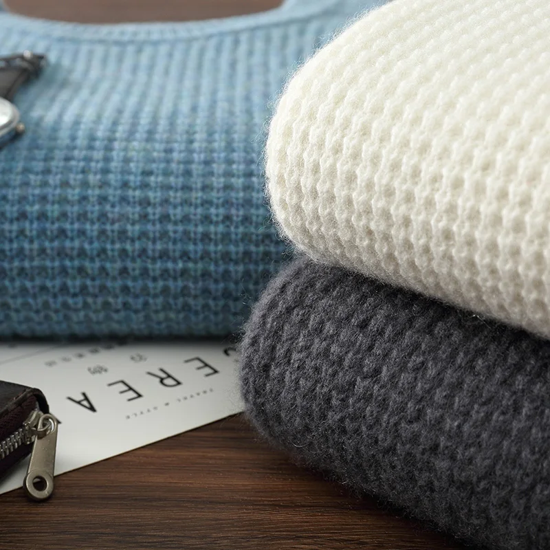 سترة برقبة دائرية من الكشمير الخالص للخريف والشتاء سميكة بأكمام طويلة ناعمة ودافئة وعصرية بلون سادة وتفاصيل كتف بثلاثة حبلا