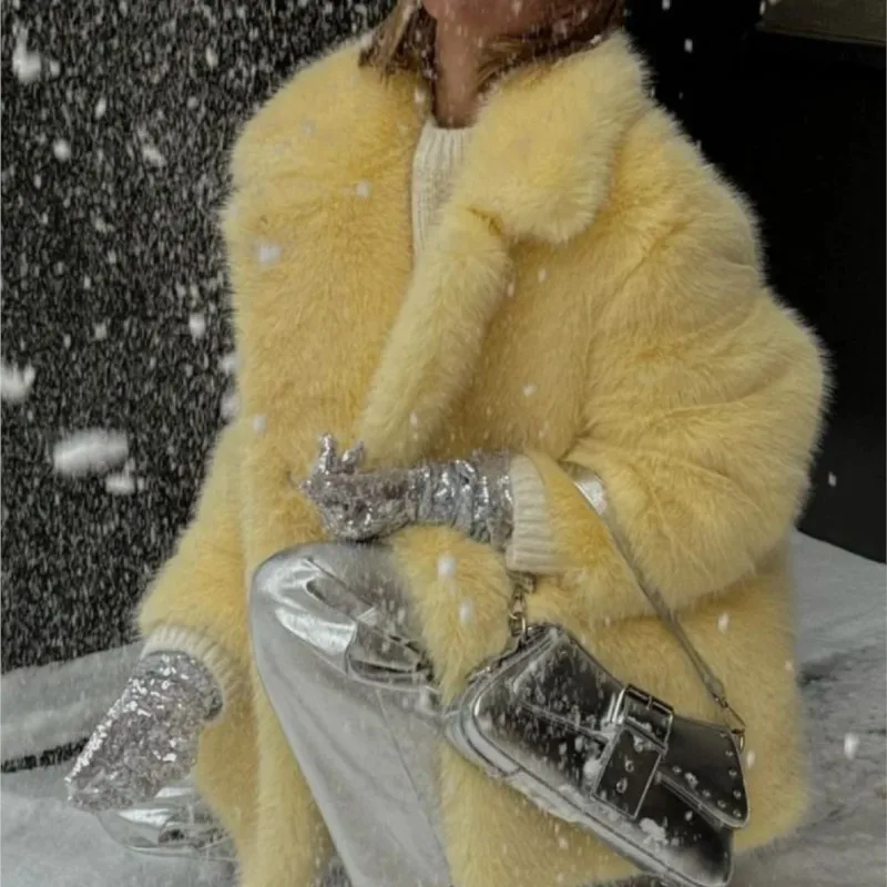 معطف شتوي فاخر عالي الجودة لعام 2025 معطف نسائي سميك ودافئ ملابس خارجية سترة طويلة من فراء الثعلب للسيدات