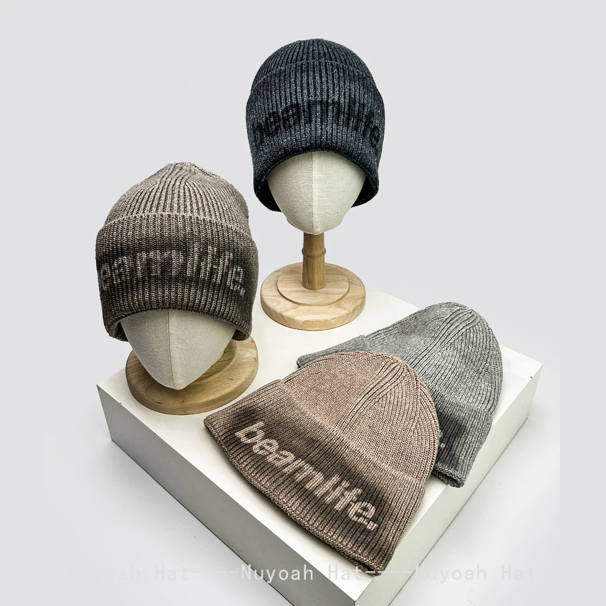 جديد الرجال النساء الشخصية النافثة للحبر رسائل قبعات منسوجة الدافئة عادية ظلة الكورية بيني الشارع تنوعا موضة ريترو تصميم الإضافية