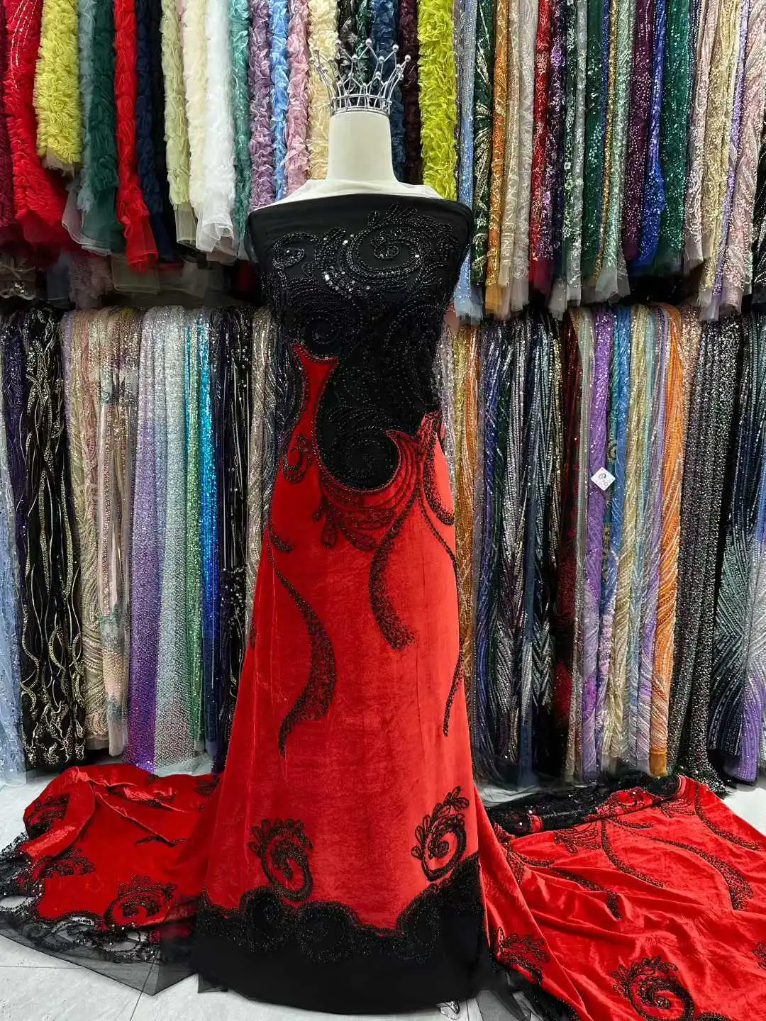 2026 Tela de terciopelo de algodón bordado suave con piedras para el diseño de vestido de noche de boda de invierno la mejor calidad U_Ge2698