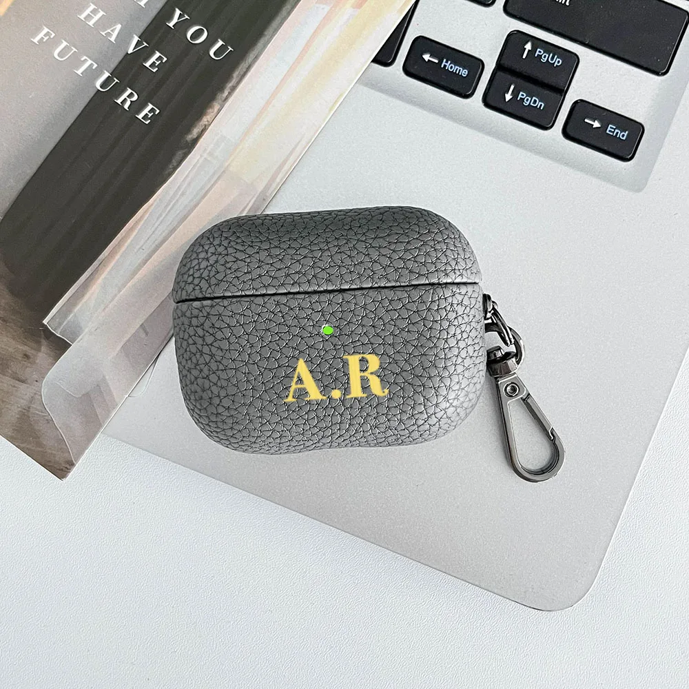 Gepersonaliseerde initialen Letters Aanpassen Oortelefoon DIY-hoesje voor Airpods 1 2 3 4 Pro 2 Luxe Lychee-huidpatroon met sleutelhanger