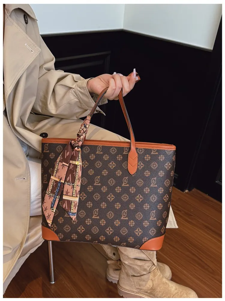 Stylish Ladies Messenger Bag Made Of Octagon-Printed Leather Boasting Iceland Casual Vintage Spacious Soft Daily Look