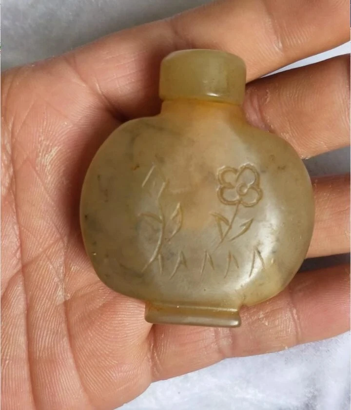 

100% Chinese handmade old jade Stone Carved Flower Snuff Bottle, Bottle only for home Decoration