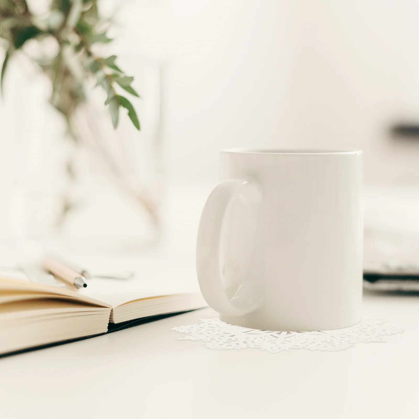 

6pcs Snowflake Cup Mats White Pvc Heat Insulation Coaster For Coffee Tea Cup Household Desktop Christmas Party Mug Mat Placemat