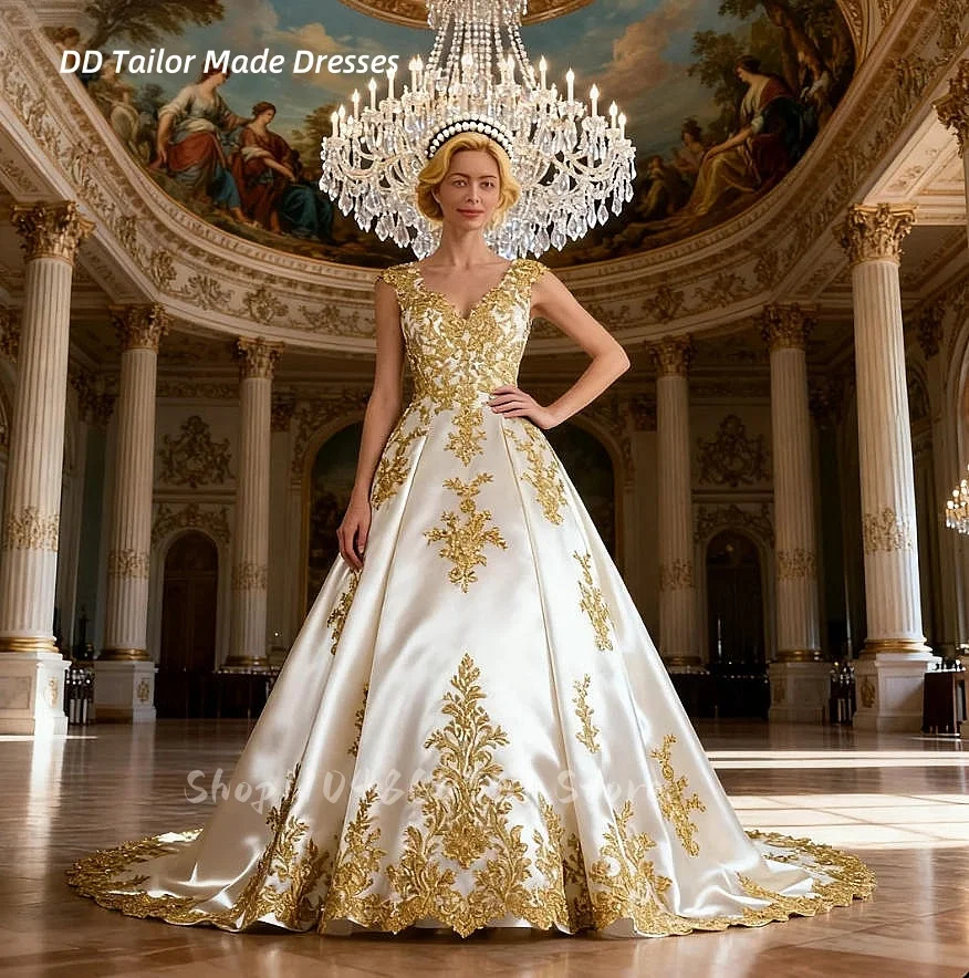 

Vintage White And Gold Wedding Dresses Lace Appliques V-Neck Sleeveless Satin Bride Gown Customized Vestidos De Novia