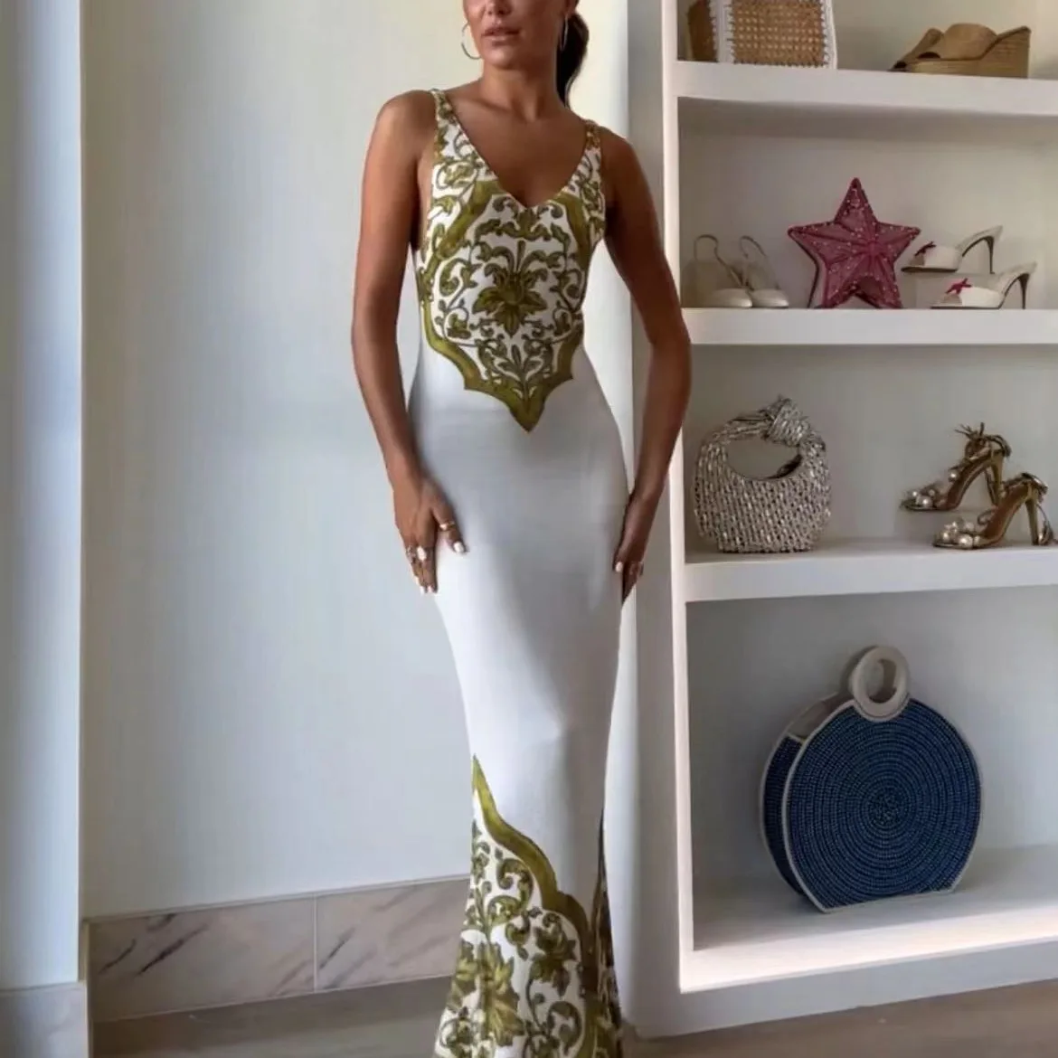 2025 Europäischer und amerikanischer neuer Stil, Blumendruck, V-Ausschnitt, Riemen, langes böhmisches Urlaubs-elegantes langes Kleid