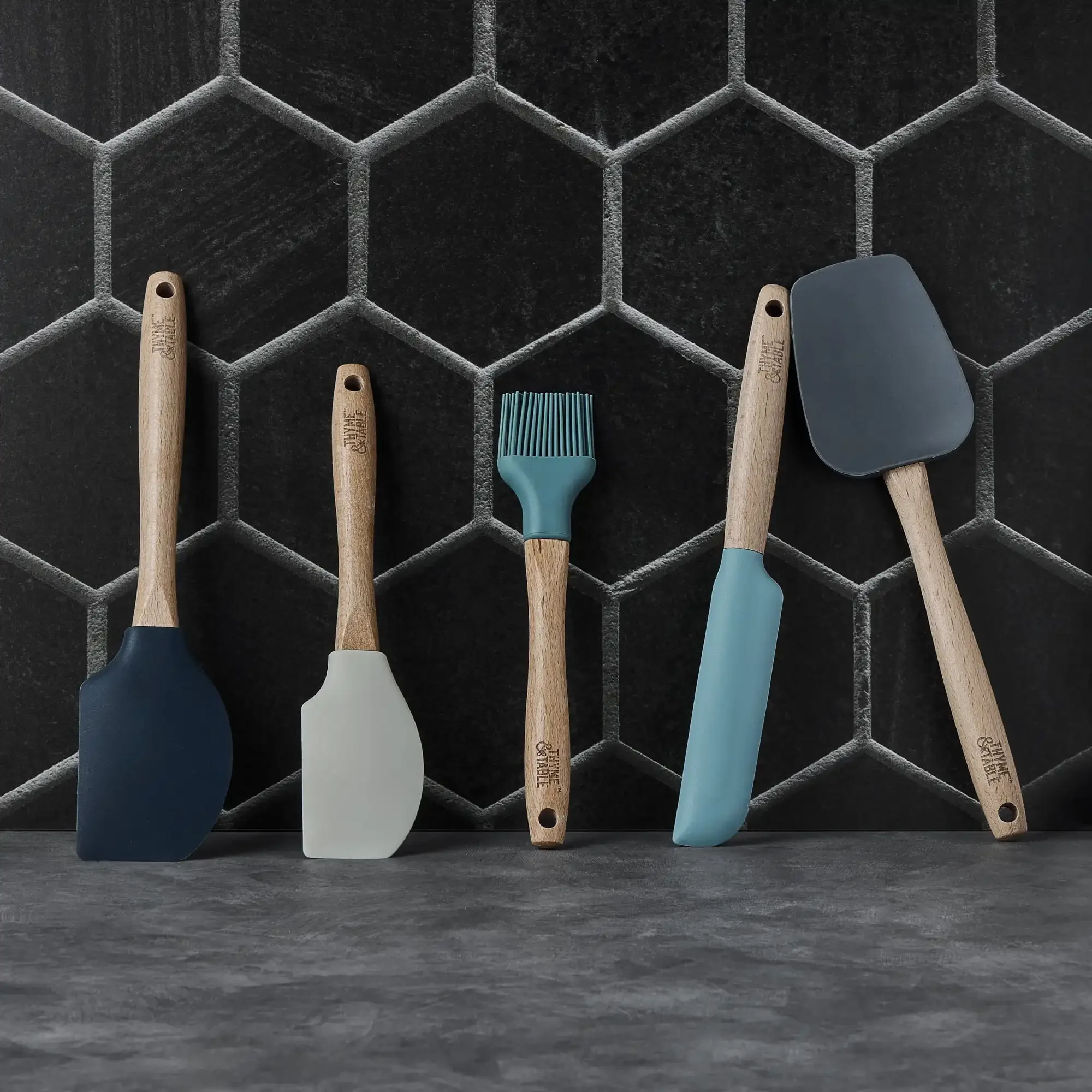 Set di utensili da cucina in silicone da 5 pezzi con manici in legno di faggio