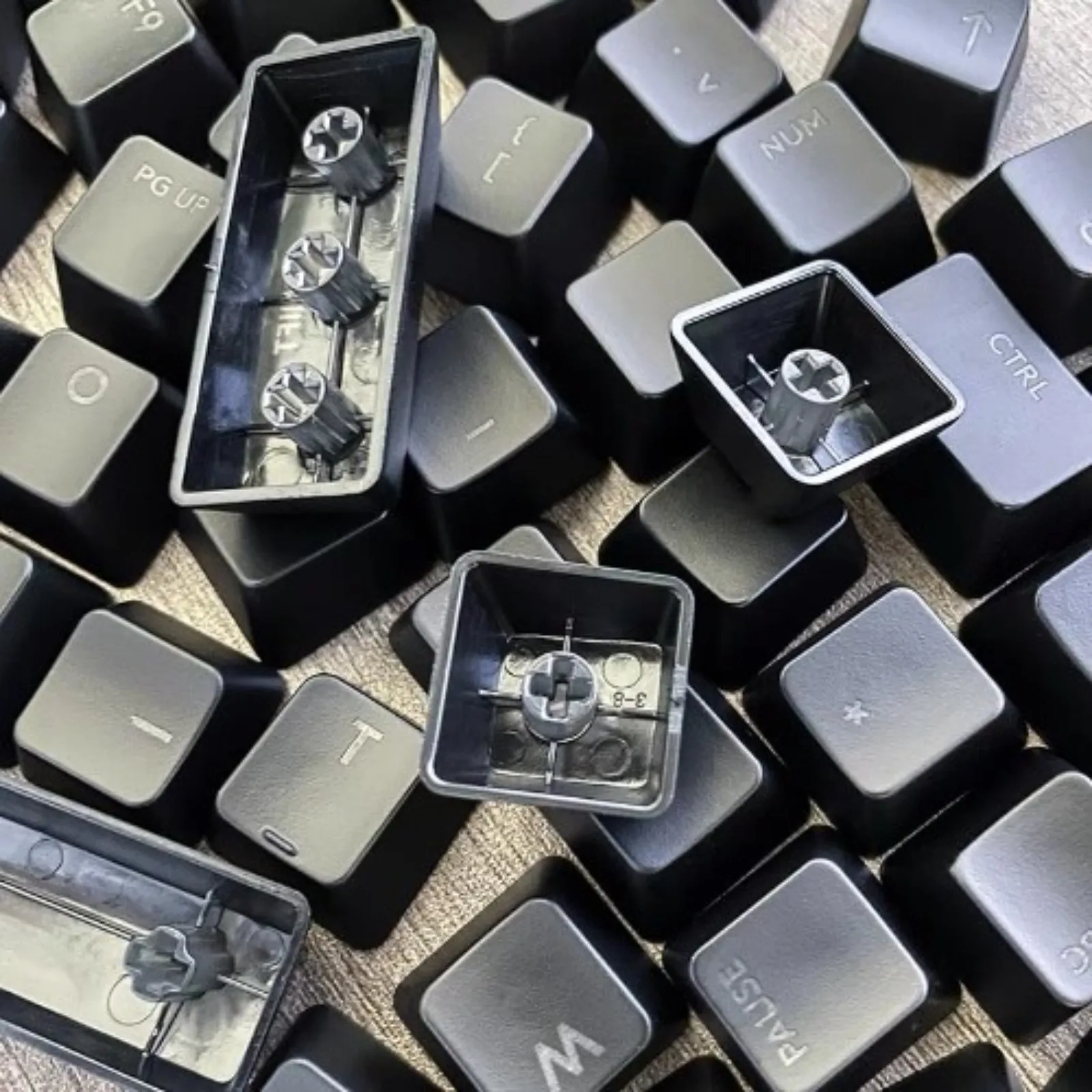 A full set Replacement  KeyCaps 104pcs Keycaps for Logitech G512 Mechanical Gaming Keyboard，ABS， light-transmitting view 2