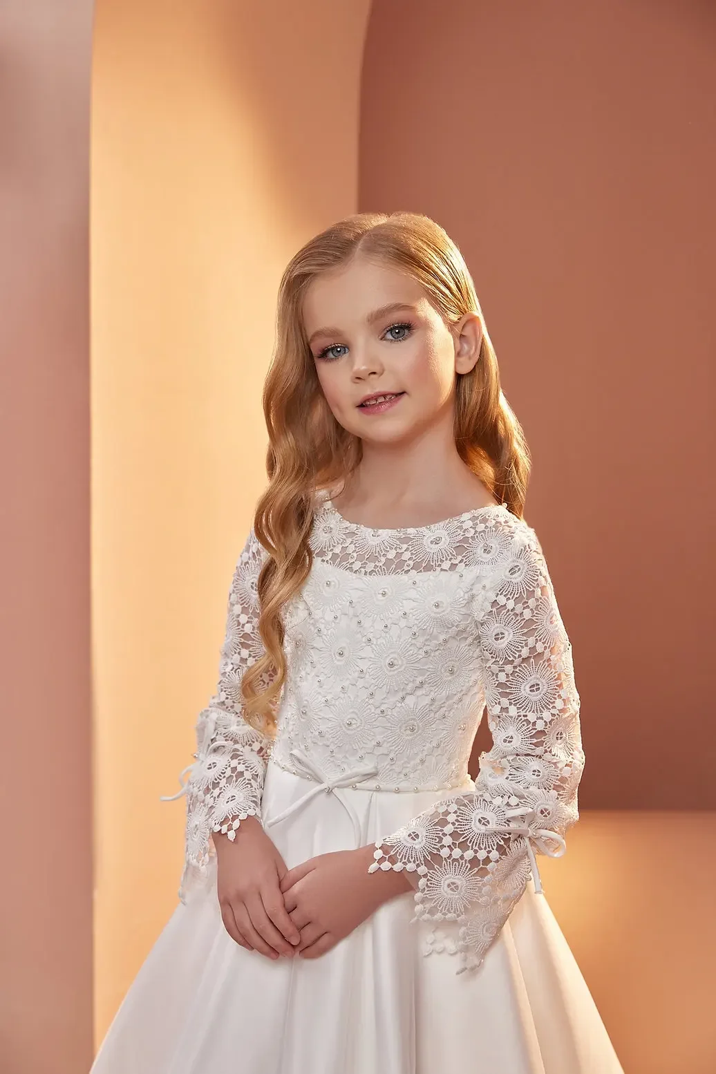 

Elegant Satin Flower Girl Dress For Wedding Lace Beaded Applique Full Sleeve Child First Princess Eucharist Birthday Party Dress