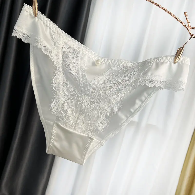 Bragas bordadas suaves y cómodas con perlas para mujer, ropa interior Sexy de encaje sedoso de estilo francés, ropa interior de tiro bajo con entrepierna de algodón puro