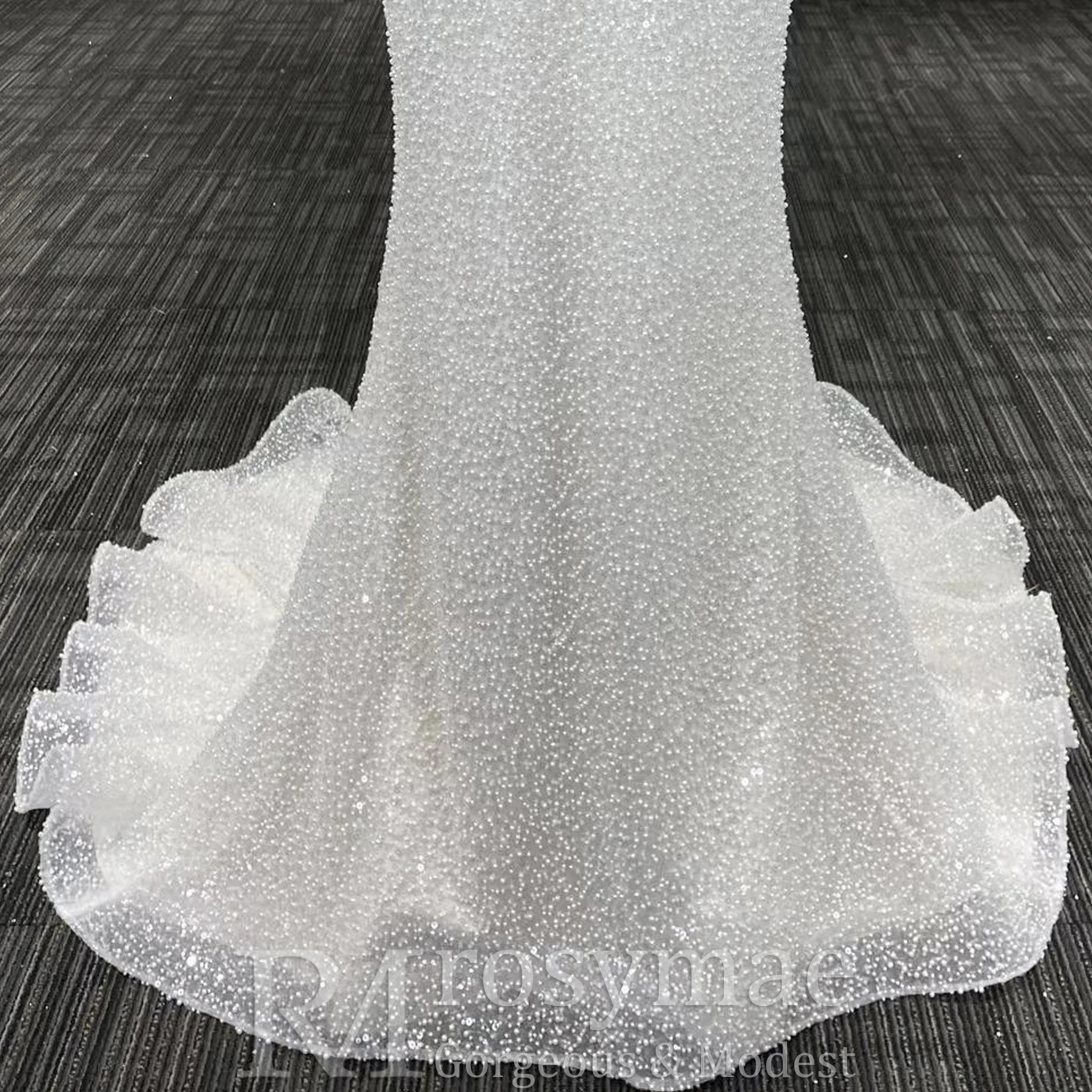 โรซี่เมย์ ชุดแต่งงานทรงเมอร์เมดแบบเกาะอกประดับลูกปัดและมุก ดีไซน์หรูหราสำหรับเจ้าสาว