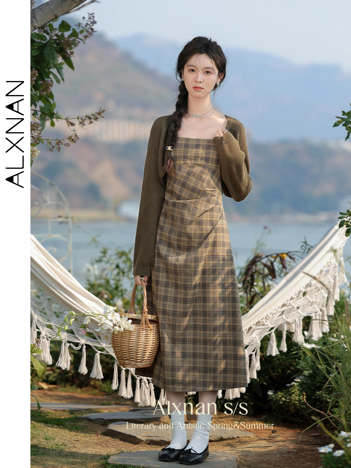 ALXNAN Summer Strap Dress for Women 2024 Spring Summer New Plaid A-line Midi Ruched Zipper Woman Spaghetti Straps Dresses L33722