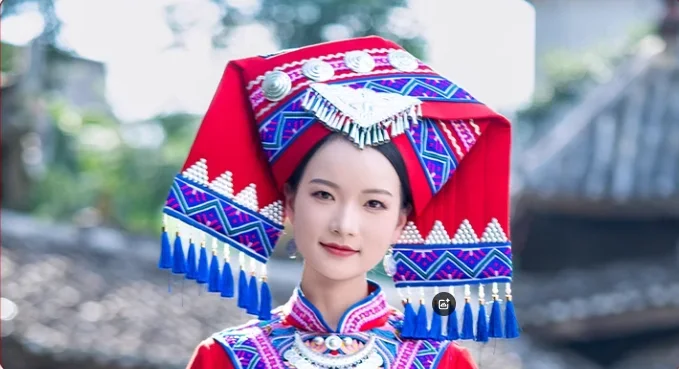 مجموعة أزياء أداء المسرح المطرزة للسيدات من تشوانغ الصينية