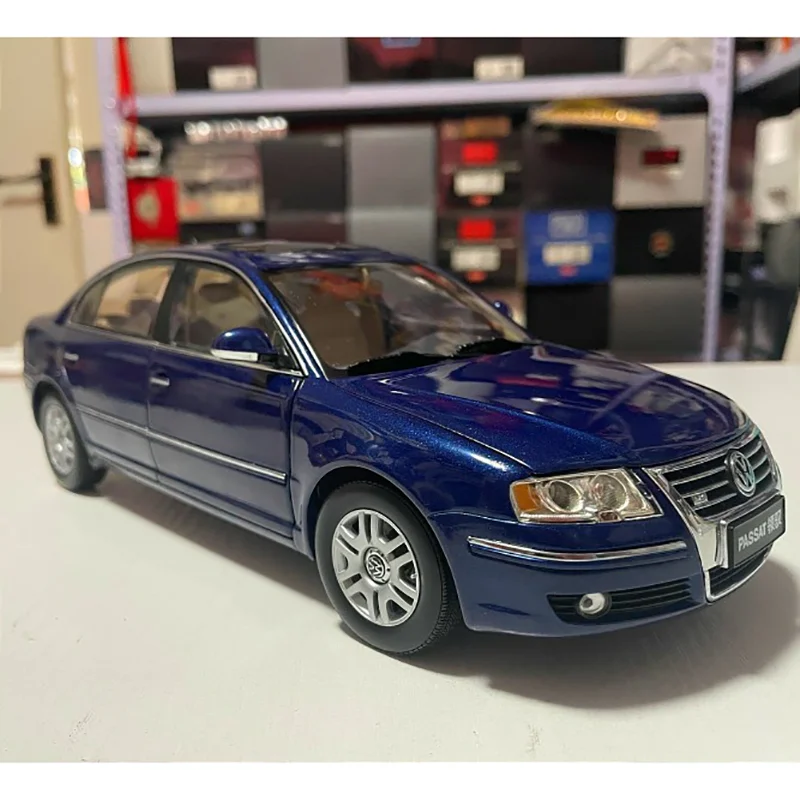 Die-cast 1:18 Alloy Old Passat Lingyu 2005 Simulation Car Model Static Decorative Ornaments Collection Souvenirs