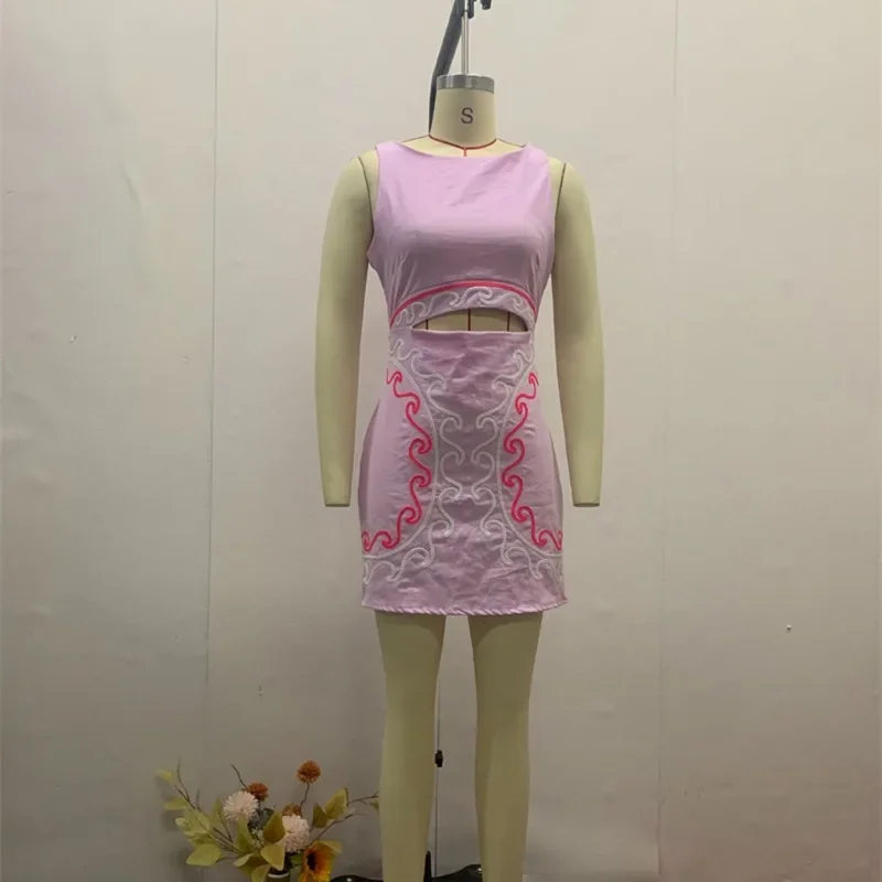 Abiti estivi senza maniche dal carro armato Y2K tagliati con tubo ricamato aderente mini abito da sera per feste eleganti da donna 2025