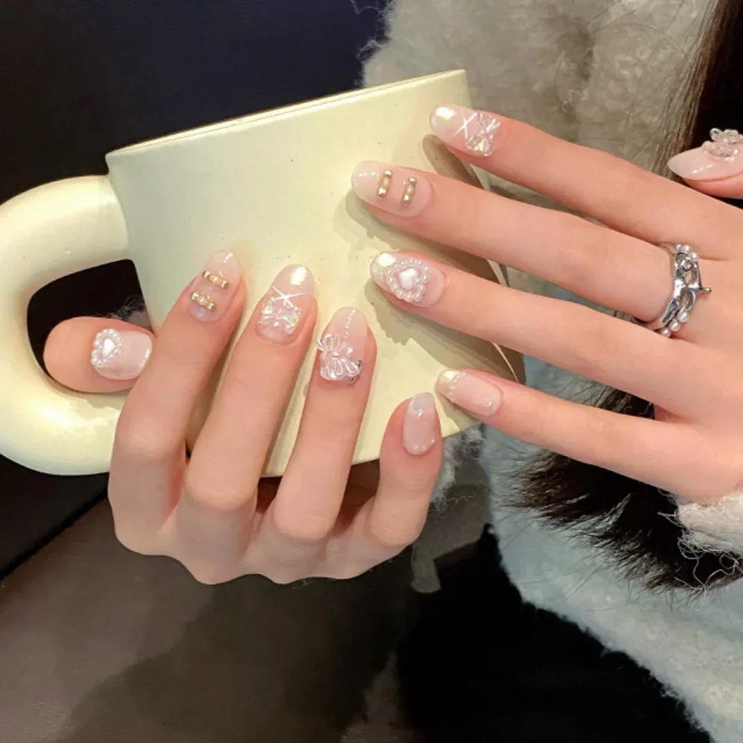 

10Pcs Nude Tone Oval Press On Nails with Heart and Glitter Design Short Luxury False Nails with Strobe Finish for Women Girls