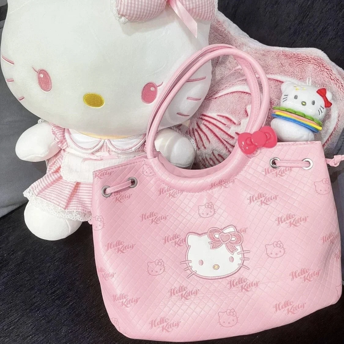 حقيبة يد HelloKitty Sanrio Anime الجديدة ذات سعة كبيرة للسفر والتعبئة متعددة الاستخدامات حقيبة نسائية عصرية لطيفة هدية عيد ميلاد kawaii