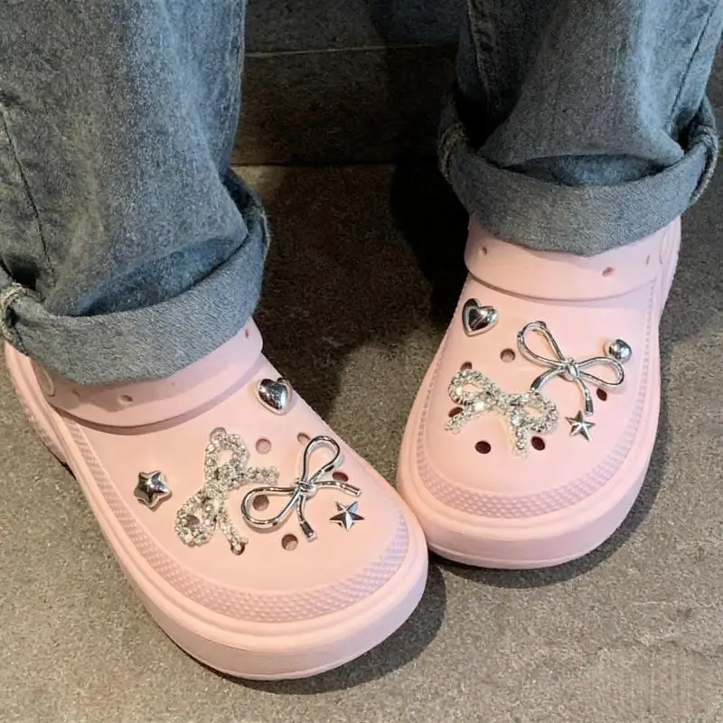 Luxuriöse Strass-Schleifen-Clogs-Accessoires Sommer 2026 Y2K Metall-Herz-Schuh-Charms-Set Designer-Schuhdekorationen für Damen – Detail 11