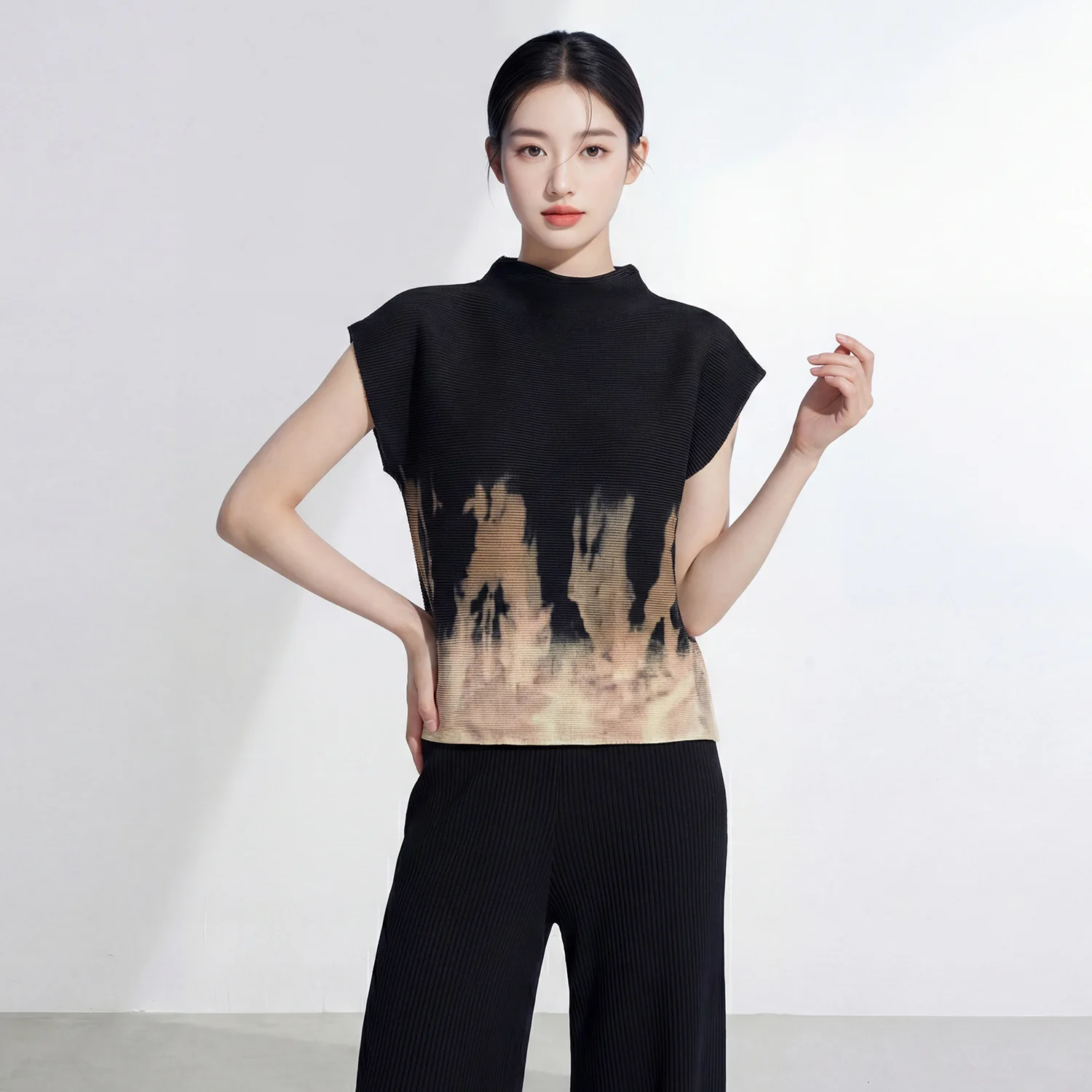 

Miyake Cornrow Top Women's Design Fashionable Half Turtleneck Short-sleeved Loose Gradient Printed Versatile T-shirt