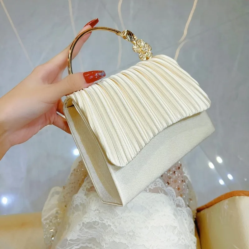 Simple Pleated Design Women's Evening Bag Fashionable One Shoulder Smal Flap Bag Elegant for Daily Evening Banquets Clutch Bag