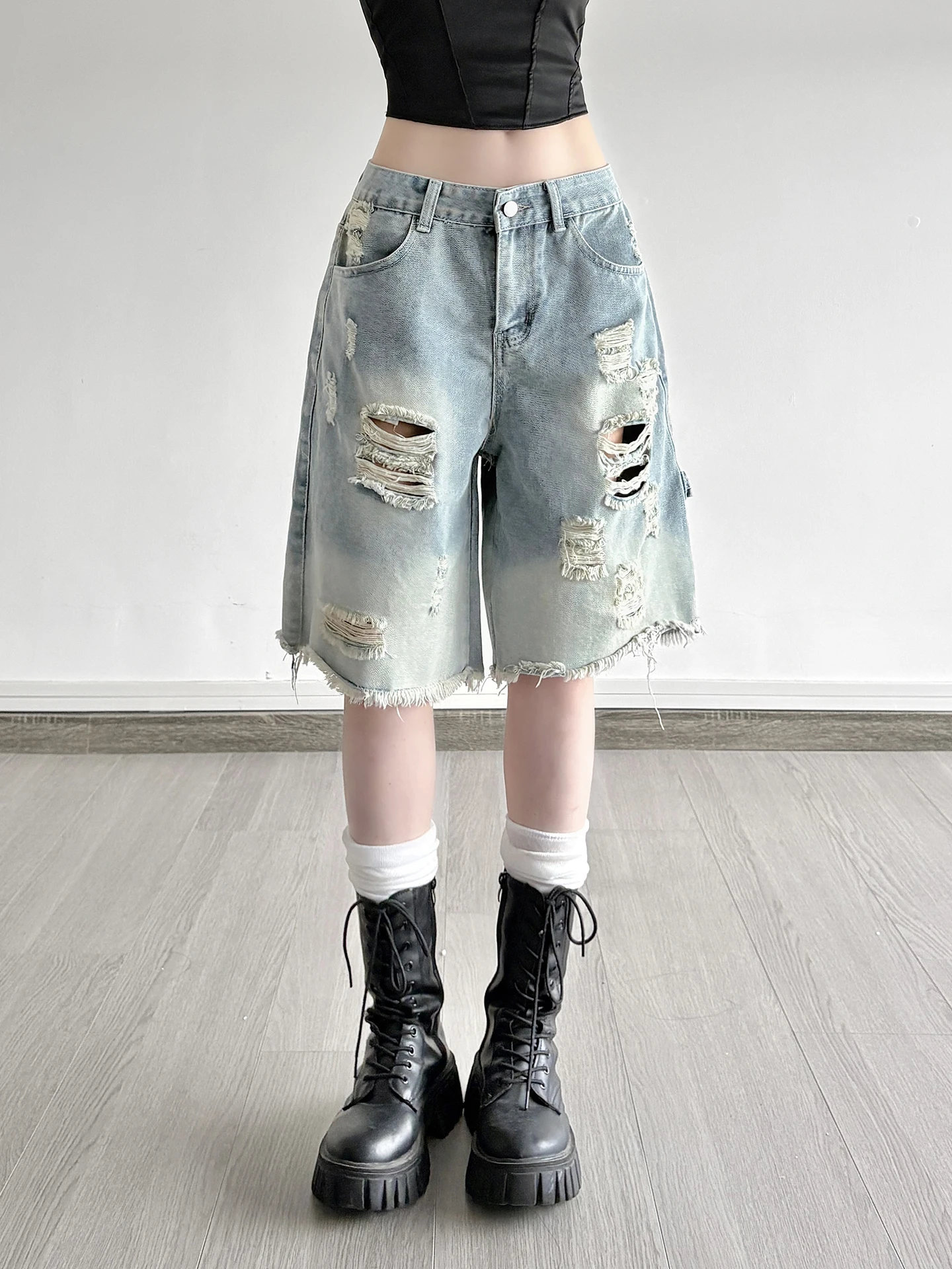 

WEEKEEP American Street Style Low Waist Five-Point Jeans Women's Wide Leg Loose Fit Slimming Mid-Length Denim Shorts