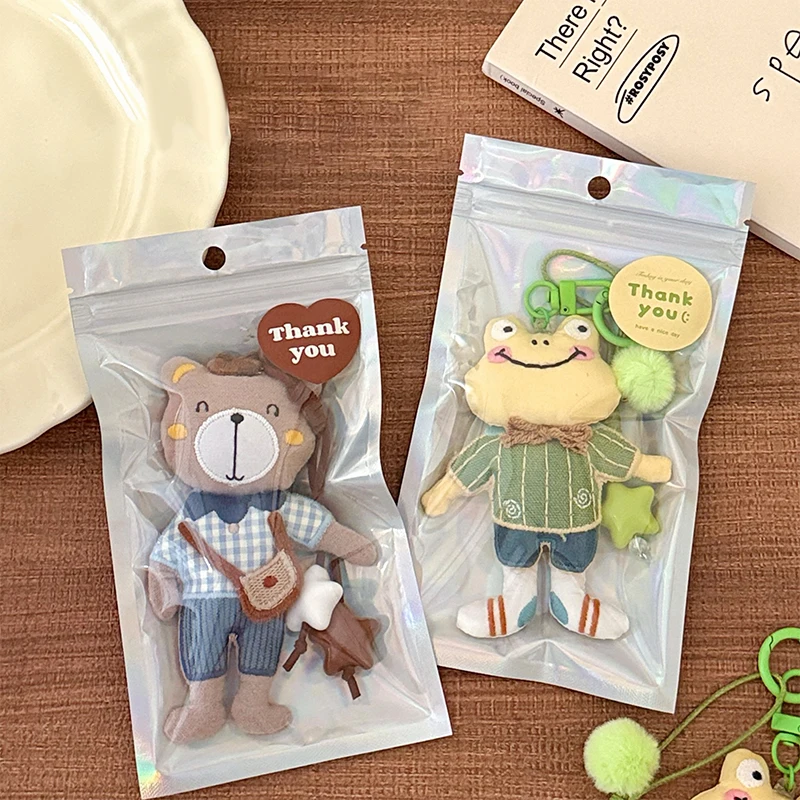 Llavero y colgante de bolso de tela de muñeca de dibujos animados de pareja encantadora; Diseño lindo de oso y rana