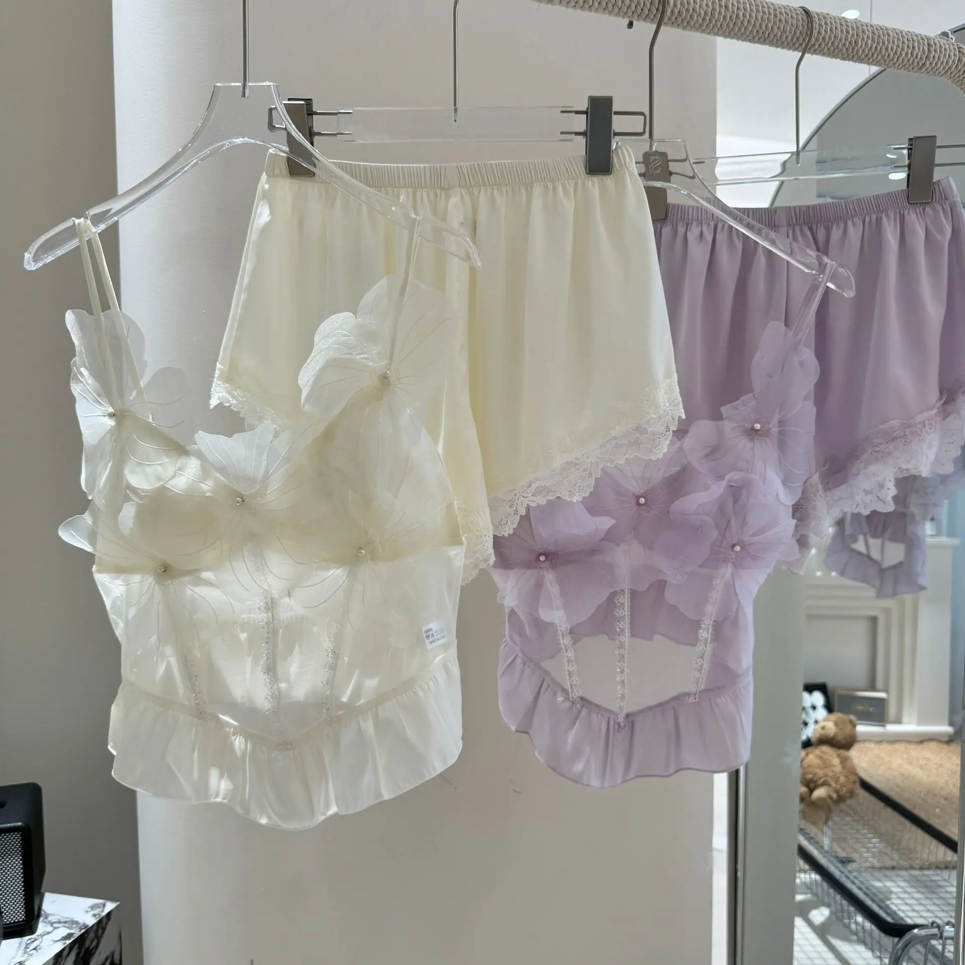

Women Applique Pajamas Two Piece Set Summer Silk Satin Sleepwear Strap Top Shorts Loose Lace Trim Home Wear
