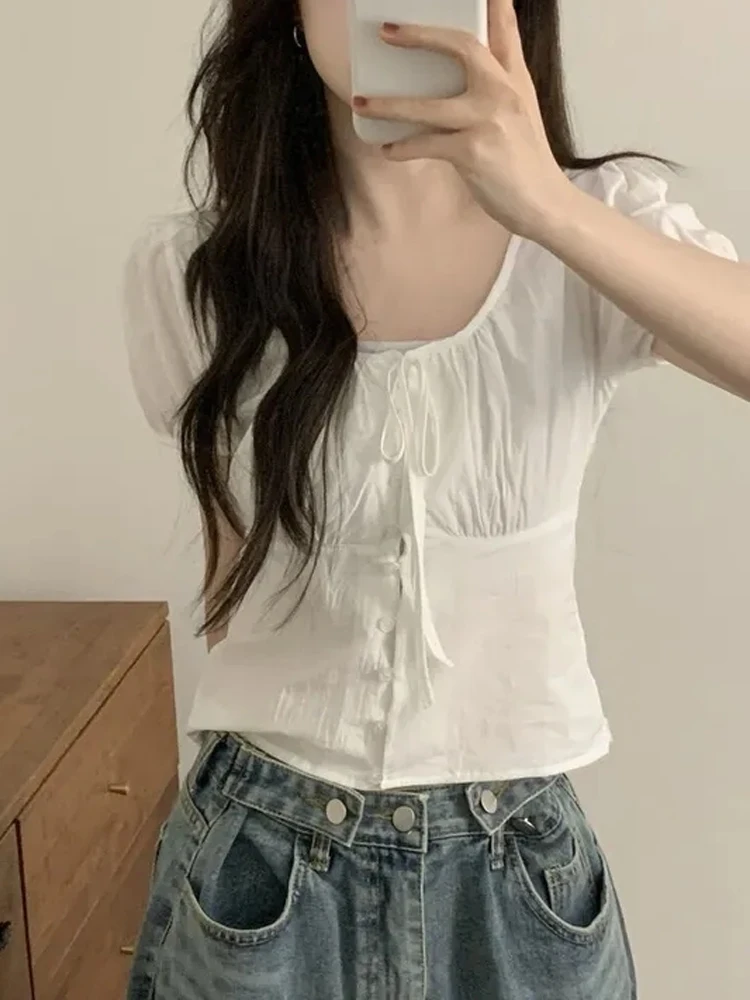 قميص نسائي أنيق بأكمام قصيرة منتفخة، تصميم عصري بدون عمر، زر واحد، رباط خصر، قميص صغير على الطراز الكوري، قصة فضفاضة