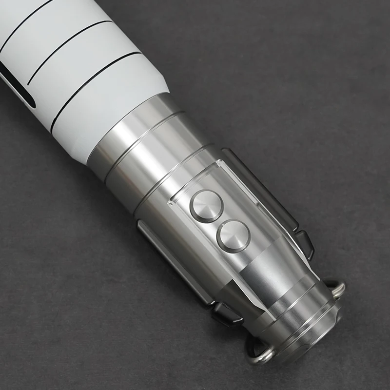 [89SABERS] Sable de luz Shin Hati, equipado con software ProffieBoard v3.9, presenta 19 fuentes de sonido y efectos de iluminación.