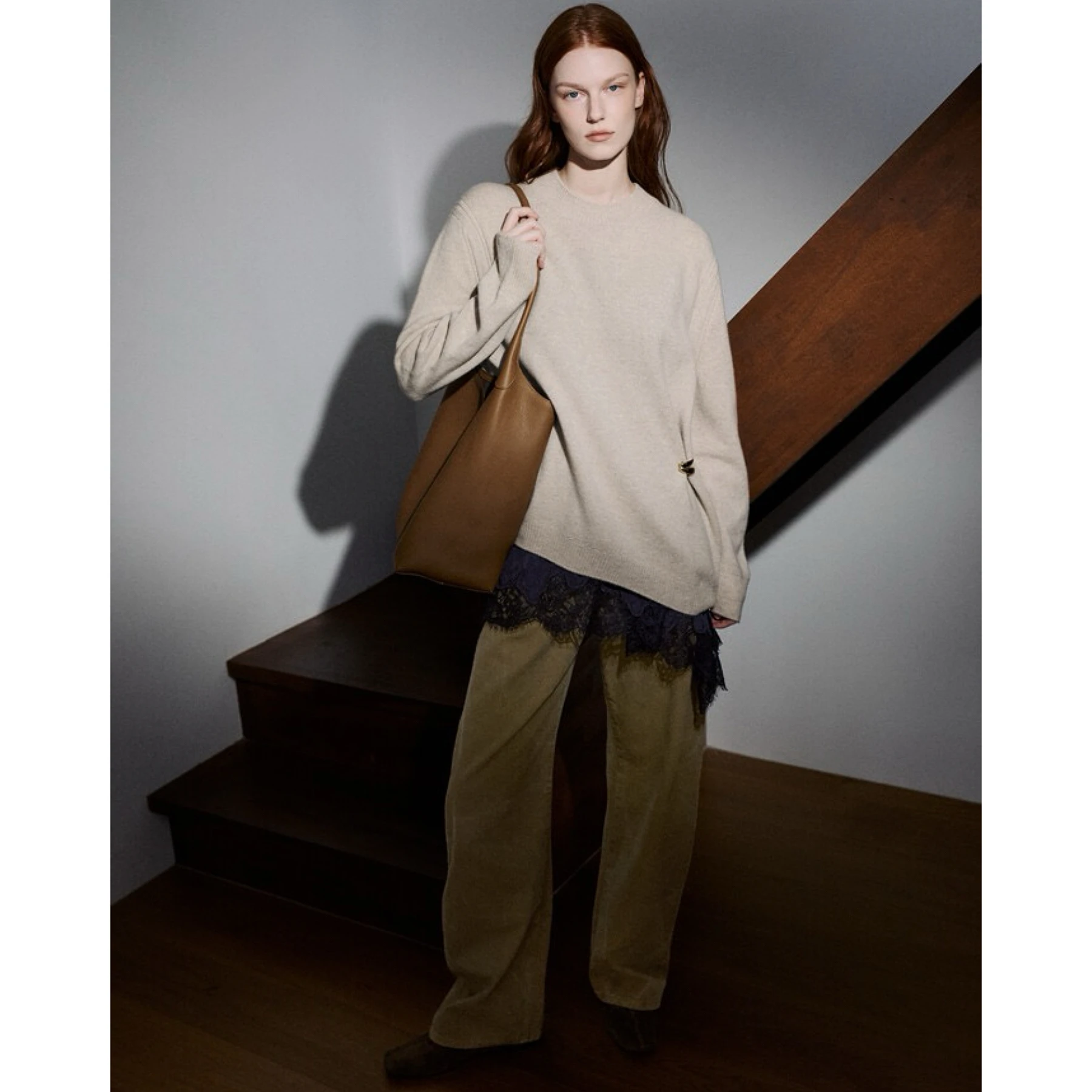 

Lemon CheeseTIM25 Осенний простой универсальный круглый асимметричный ленивый шерстяной вязаный свитер свободного покроя для поездок на работу...