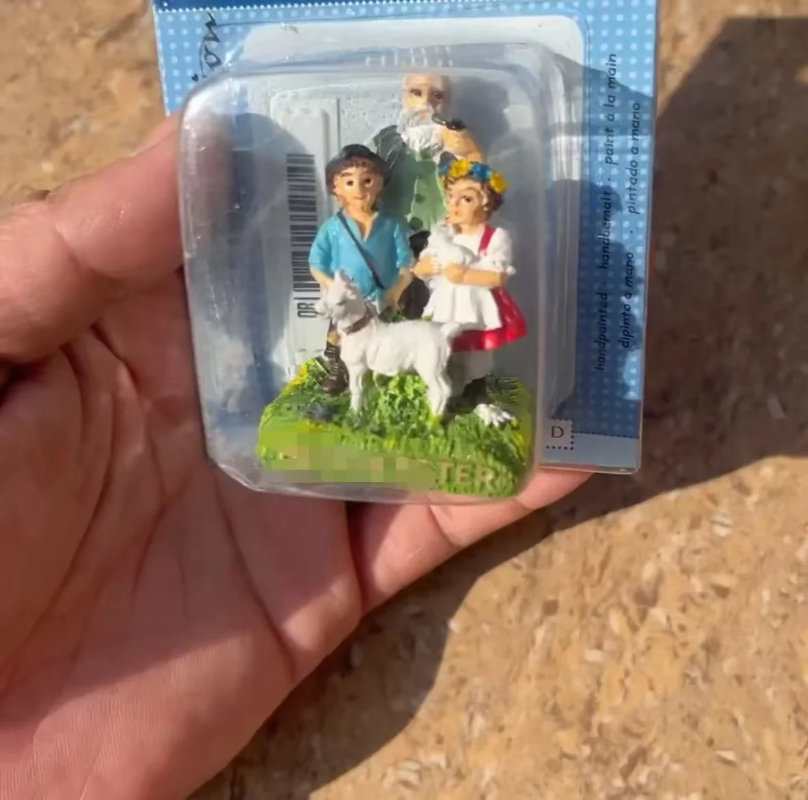 نموذج لجسم من الراتنج لتزيين فتاة جبال الألب والجد #1