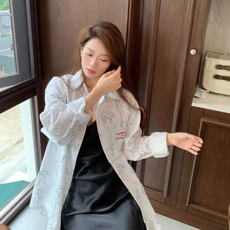 Wit gestreept damesoverhemd in nieuwe stijl Damesontwerp Voel los Casual overhemd met lange mouwen Topjas bedrukking