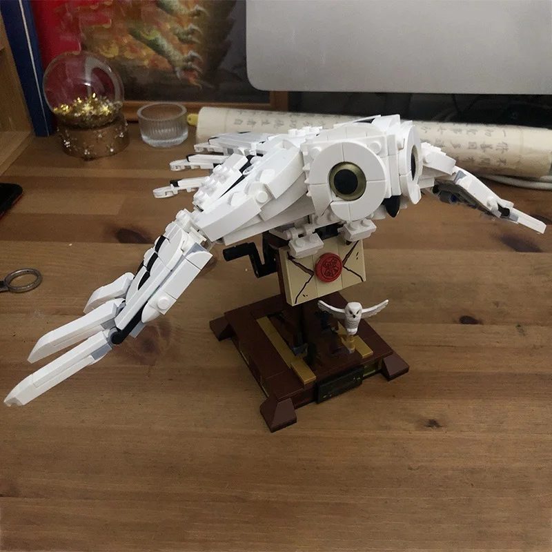 

Magical World Building Wizards Mechanical Hedwig Snowy Owl Deliver Letter Model Building Blocks Toy for Kids Gifts