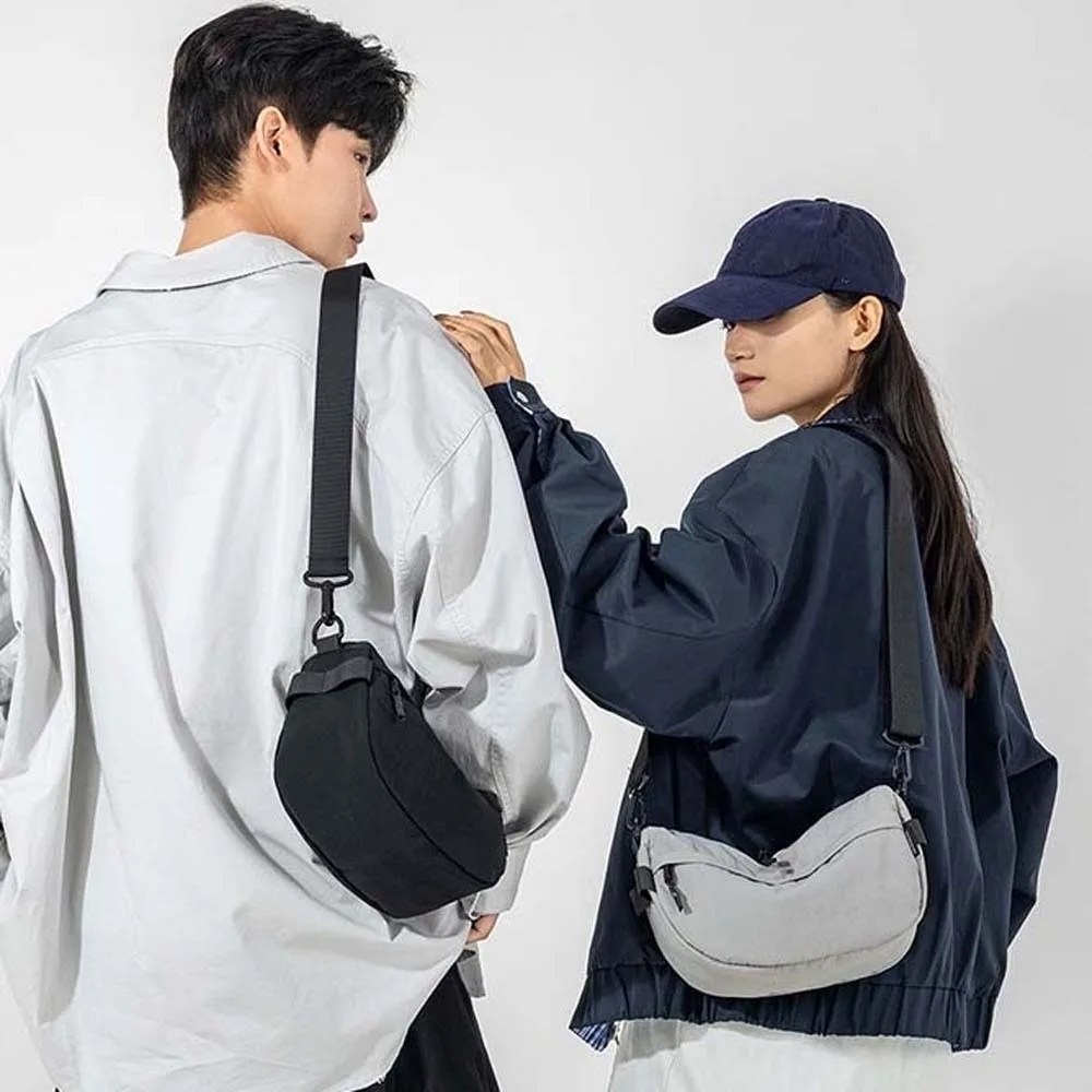 

Large Capacity Nylon Messenger Pouch Minimalist Lightweight Men's Crossbody Bag Solid Color Anti-splash Water
