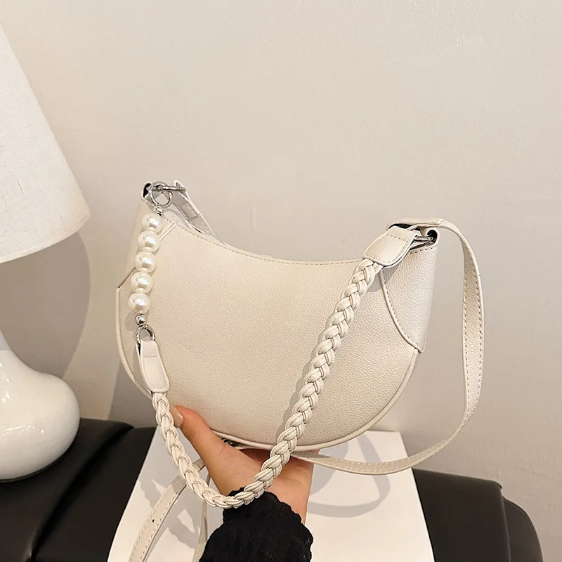 

New Horn Crescent Bag Women's Niche Design Retro Shoulder Messenger Bag Versatile Casual