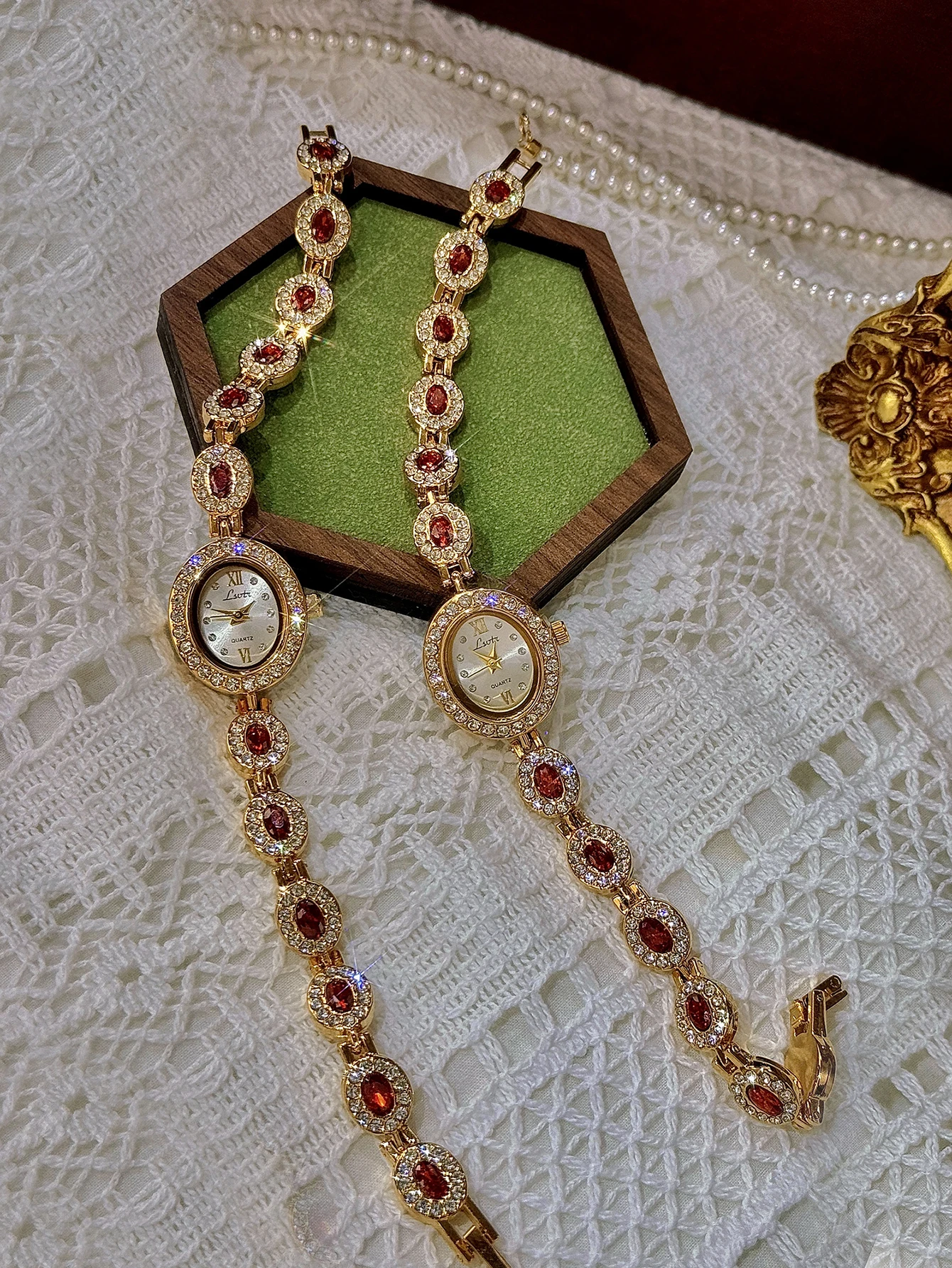 

1 новый высококачественный женский часовой механизм с овальным циферблатом, инкрустированный драгоценными камнями и стразами, в роскошном ретро-стиле, элегантные модные женские часы, простые повседневные женские часы.