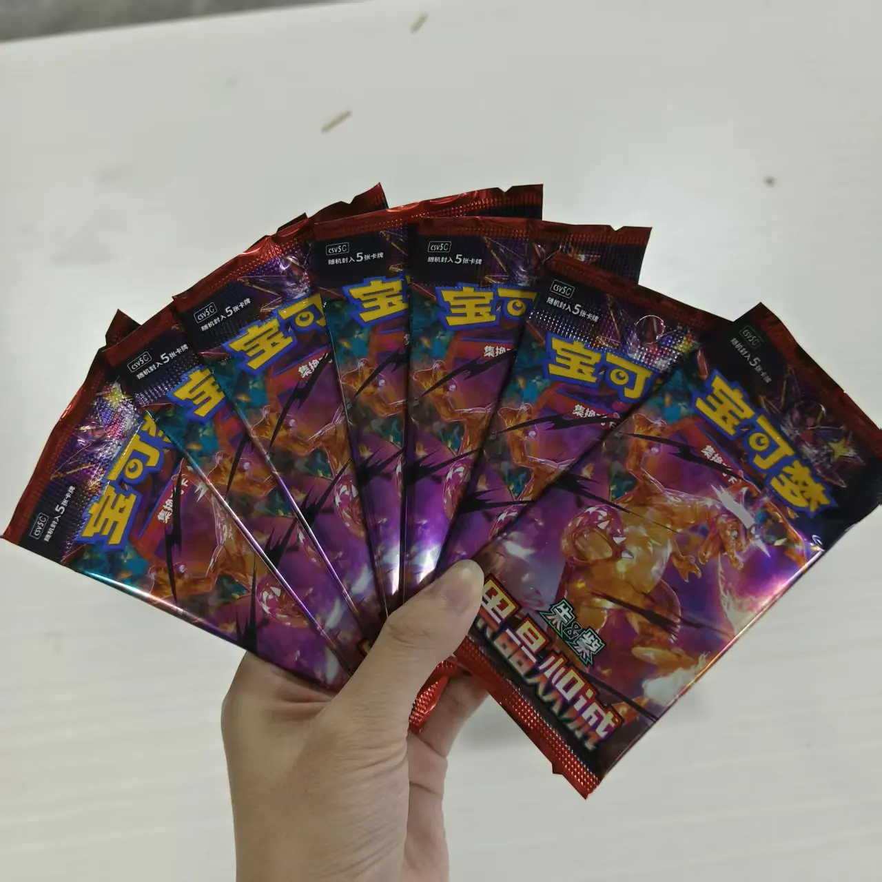 الأصلي الأصلي بوكيمون القرمزي والبنفسجي Charizard 13.0 Trading PTCG النسخة الصينية القابلة للجمع، متوفرة وجاهزة للشحن