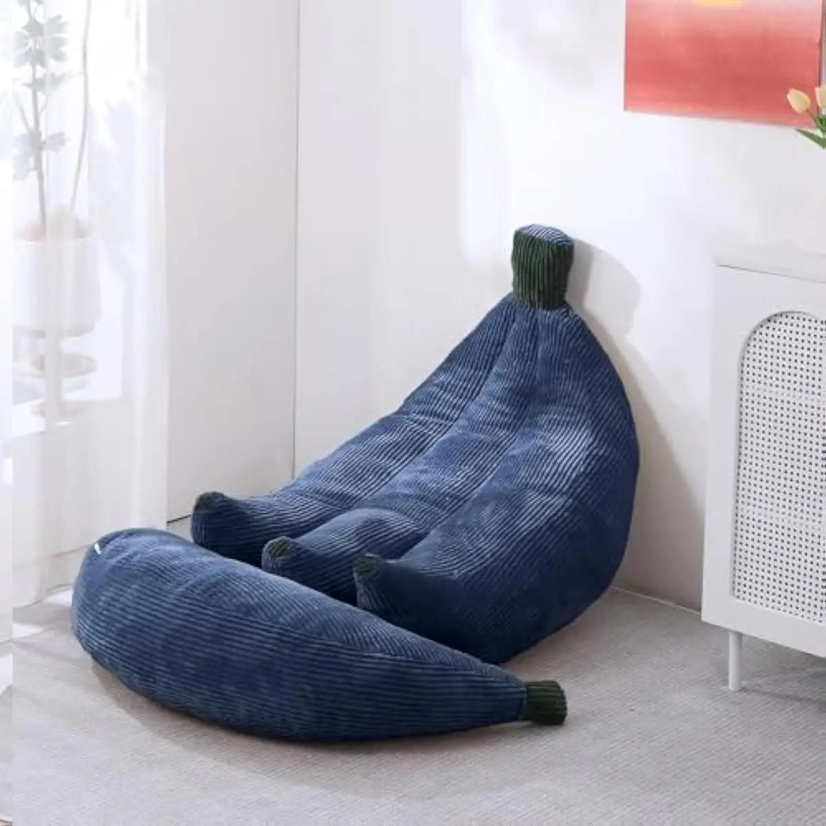 Banana-shaped ergonomic lounge chair with integrated footrest, solid corduroy upholstery, dense foam and sponge fill, modern sil