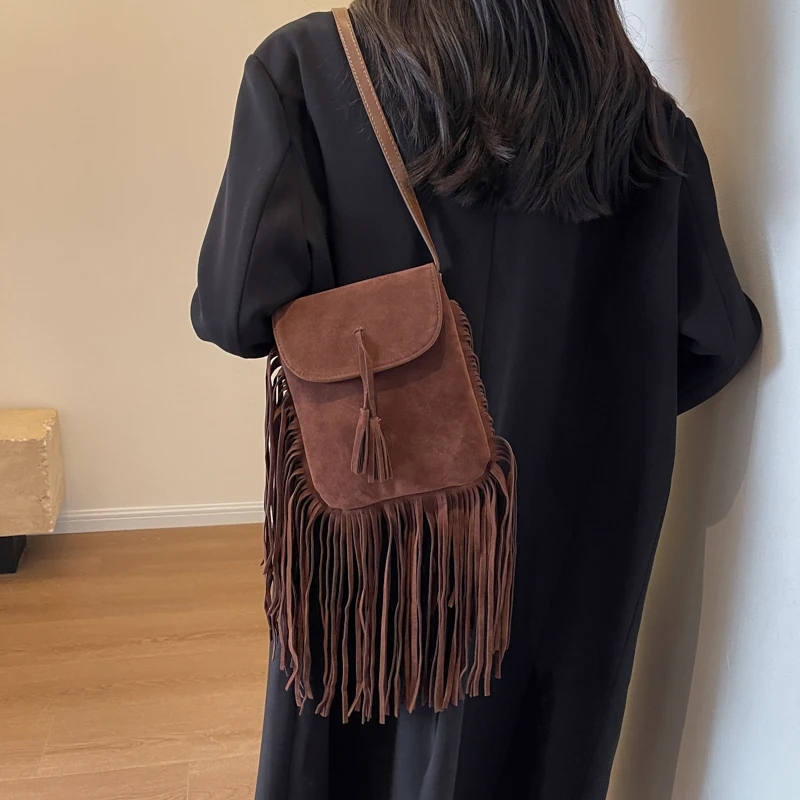 حقائب كتف صغيرة من جلد البولي يوريثان بتصميم Leftside للنساء 2025 حقيبة كروس جديدة بشراشيب للسيدات ​ حقائب اليد والمحافظ الفاخرة