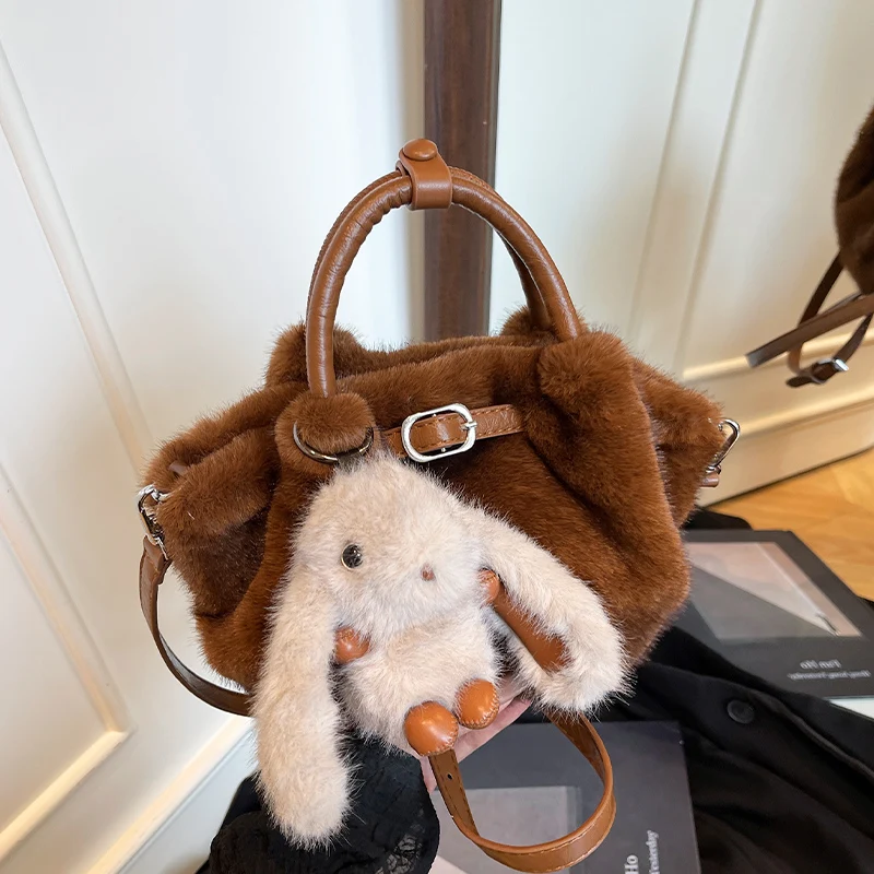 

Модная пушистая сумка через плечо из искусственного меха, новинка 2025 года, зимняя мягкая плюшевая сумка с милой мультяшной куклой, сумка через плечо, маленькая мини-сумка