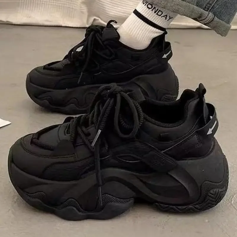 Zapatillas de deporte de plataforma alta, zapatos de cuero para papá para mujer, zapatillas gruesas negras para mujer, zapatos de suela gruesa, zapatos de moda con aumento de altura 2025