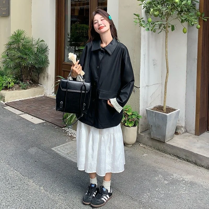 Casaco de couro feminino primavera-outono novo estilo com bordas de manga contrastante ajuste solto para emagrecimento confortável e casual