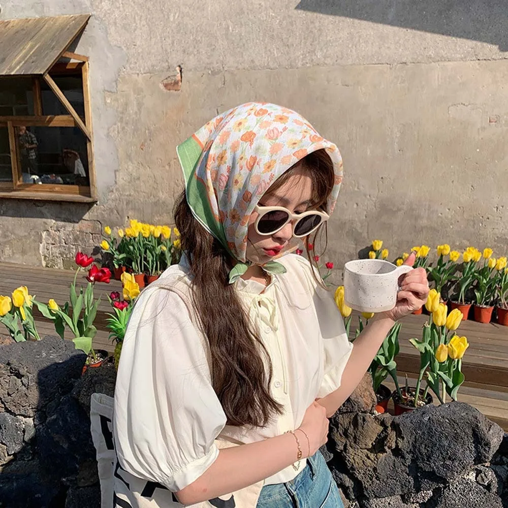 ผ้าพันคอผ้าไหมฤดูใบไม้ผลิระบายอากาศดูดซับเหงื่อแห้งเร็วดอกไม้พิมพ์ผ้าคลุมศีรษะครีมกันแดดที่มีสีสันผ้าพันคอฮิญาบสี่เหลี่ยมฤดูร้อน