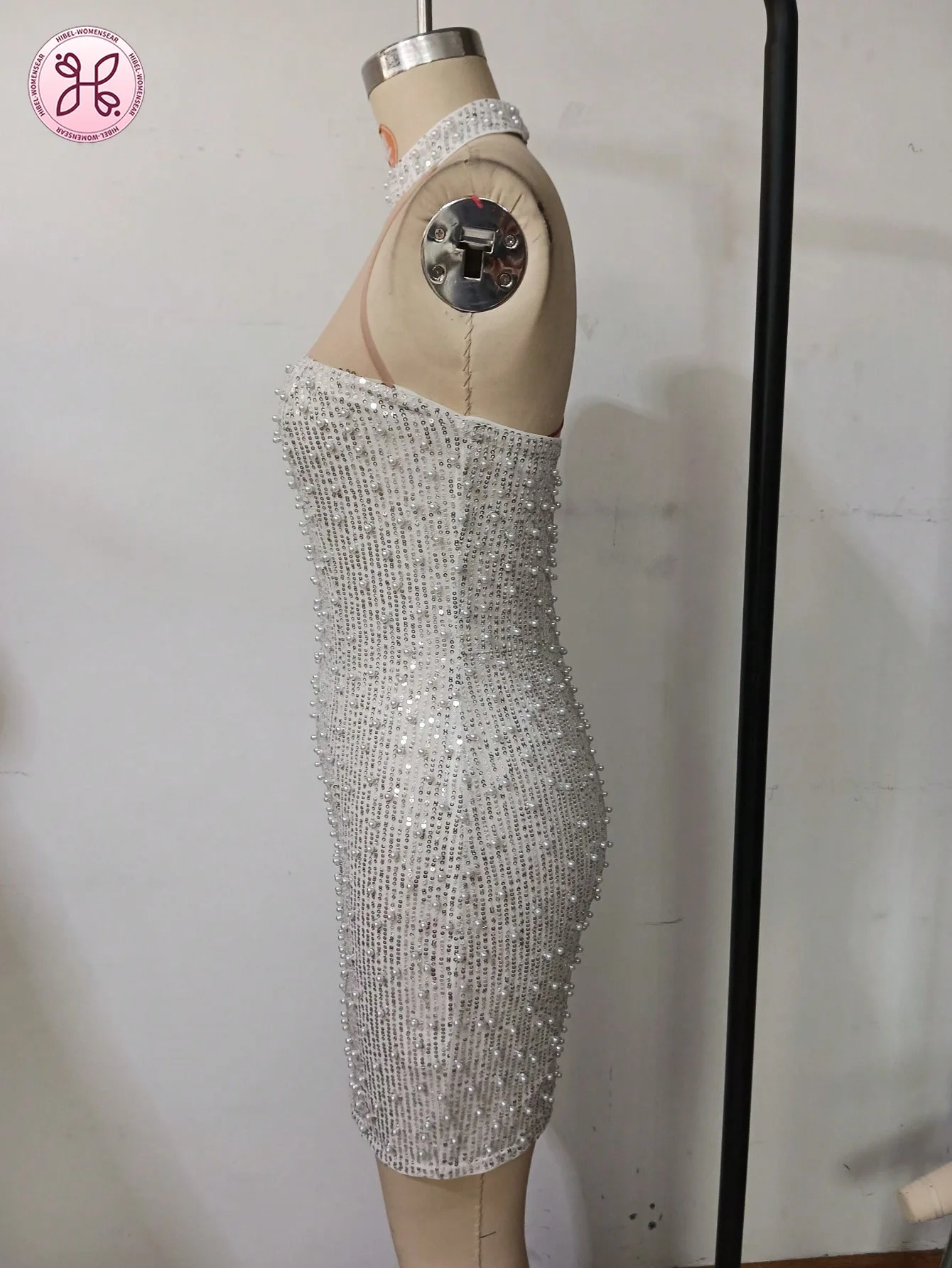 2025 Vestido elegante de renda de cor sólida |   Vestido bodycon sexy com recorte no peito |   Roupa formal de noite para banquetes femininos