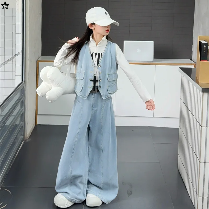 

Осенний детский джинсовый комплект для девочек, водолазка, майка с буквенным принтом + однобортный жилет + широкие джинсы, наряд из 3 предметов для молодой девушки