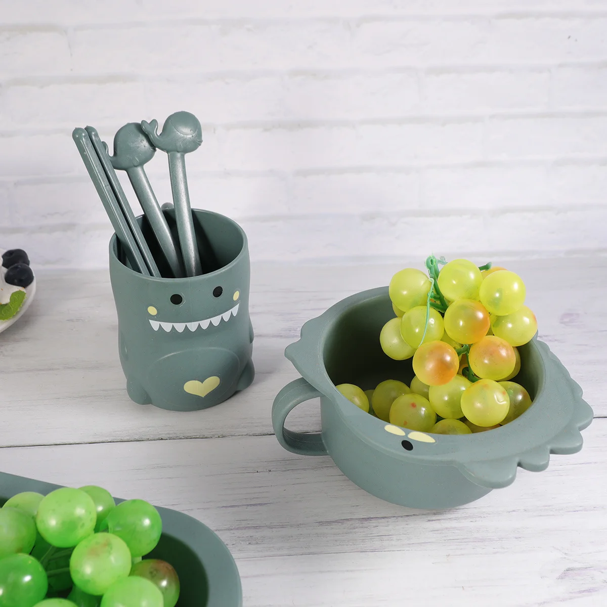 

1 комплект, набор детской посуды, зеленая тема динозавра, включает тарелку, чашку, ложку, вилку, палочки для еды, легкий портативный