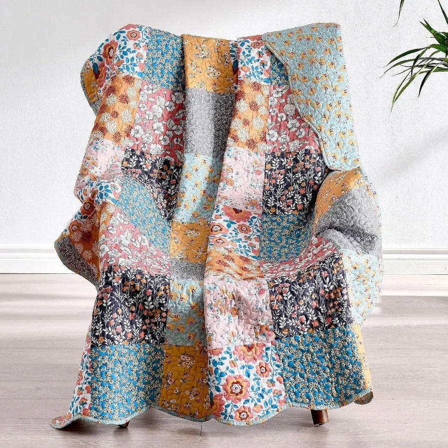

Modern Floral Quilt Tapestry Throw Blanket for Living Room or Bedroom Decor 50 x 60 Inches Calico Patch Design with Contemporar