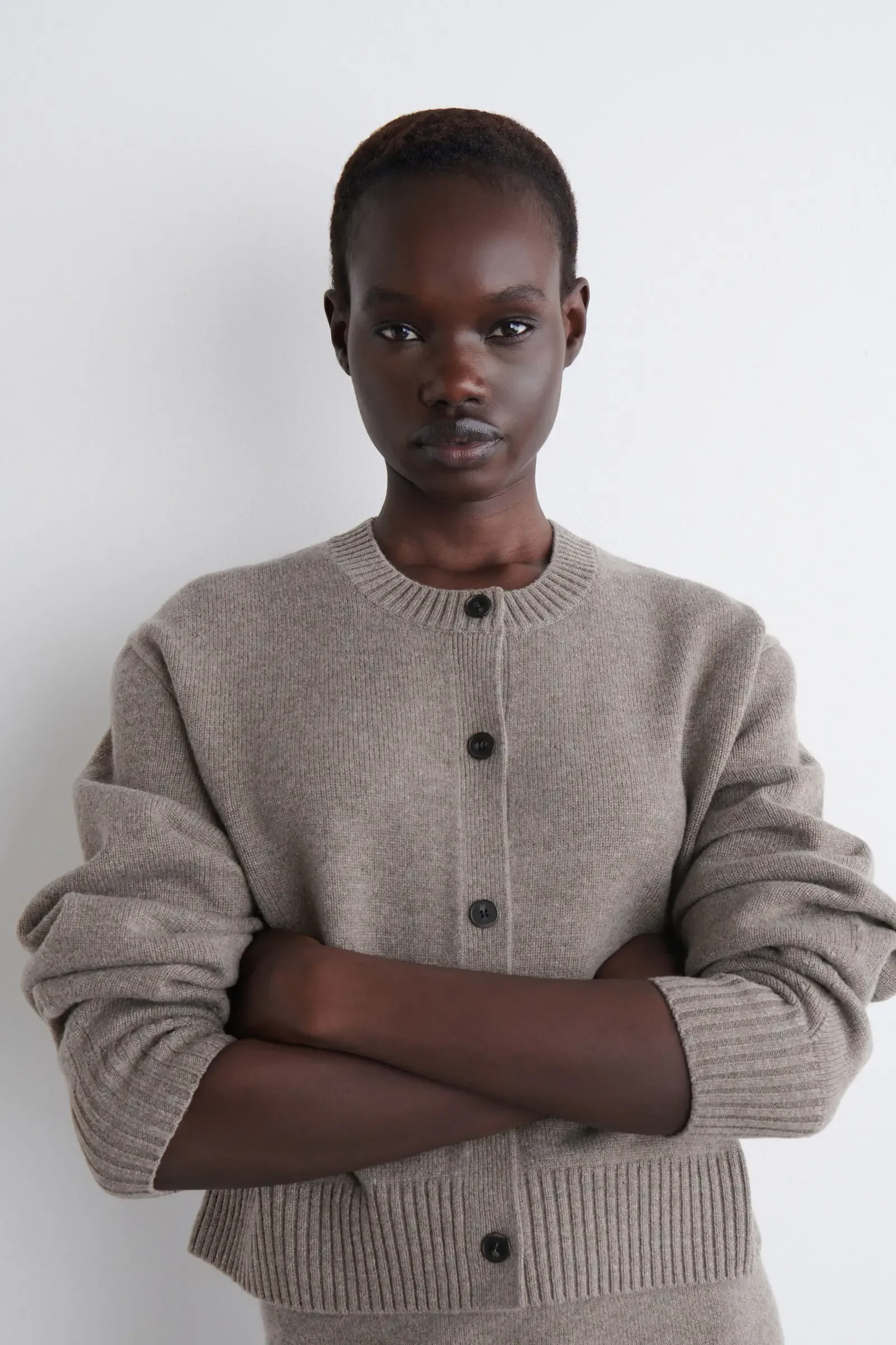 زي أثيري 2025 YAZHIMEI شتاء نمط جديد من الموضة النسائية غير الرسمية القياسية رقبة مستديرة رمادي المخلوطة سترة مشغولة من الصوف #2