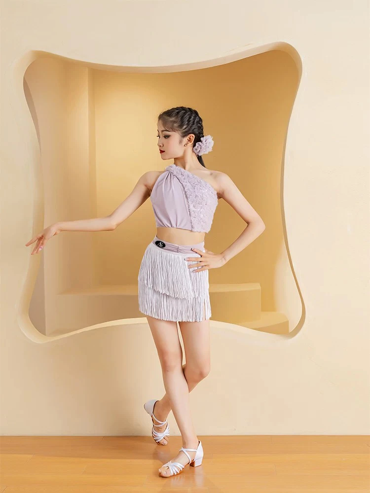 High-End-Latindanz-Kostüme für Mädchen, Temperament-Übungskostüme, Mädchen-Oberteile, Fransenröcke, Sommer-Performance-Kostüme für Kinder